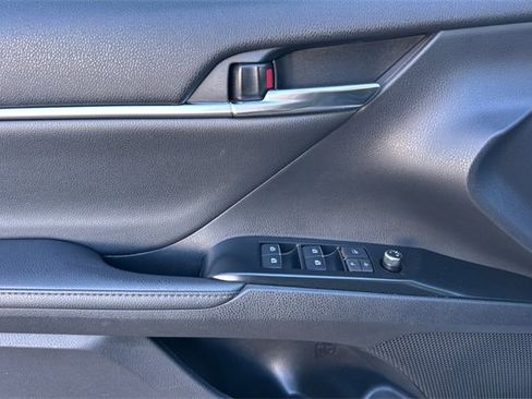 Used 2020 Toyota Camry XLE image 14
