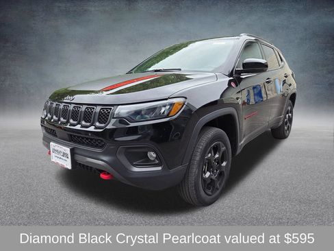 Used 2023 Jeep Compass Trailhawk w/ Trailhawk Convenience Group AWD/4WD image 4