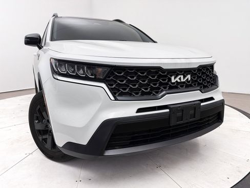 Used 2022 Kia Sorento S w/ Panoramic Sunroof Package image 2