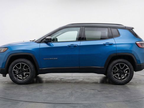 Used 2025 Jeep Compass Trailhawk AWD/4WD image 5
