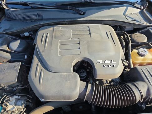 Used 2018 Chrysler 300 Limited AWD/4WD image 25
