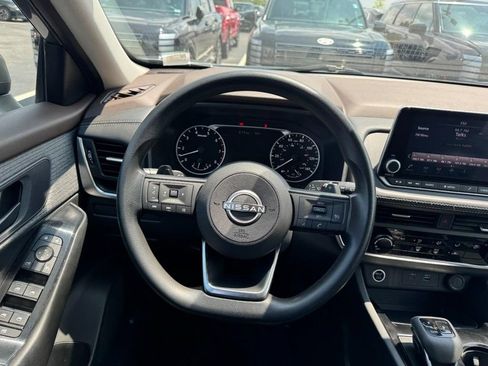 Used 2023 Nissan Rogue S AWD/4WD image 12