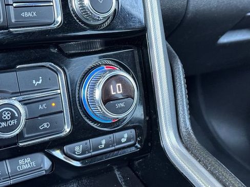 Used 2022 GMC Yukon XL Denali AWD/4WD image 30