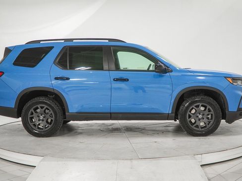 Certified 2025 Honda Pilot TrailSport image 17