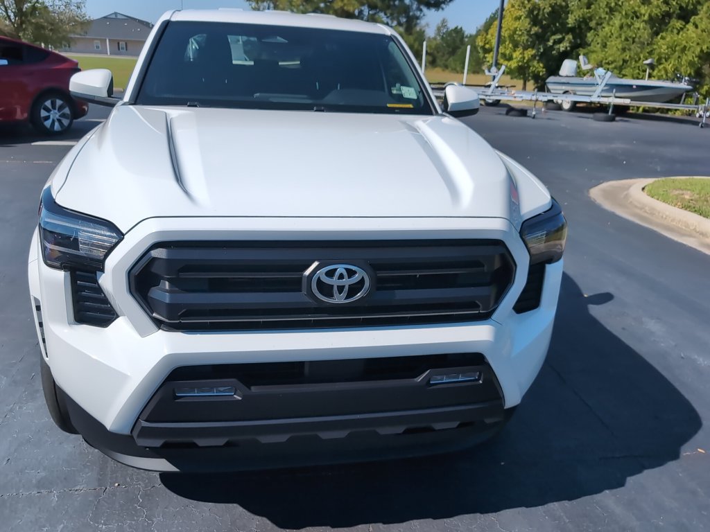 Used 2024 Toyota Tacoma SR5 AWD/4WD image 9
