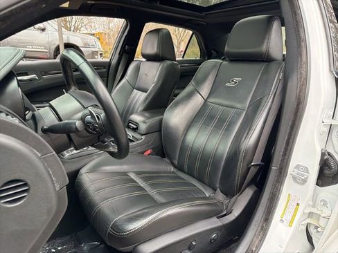 Used 2018 Chrysler 300 S w/ 300S Premium Group image 9