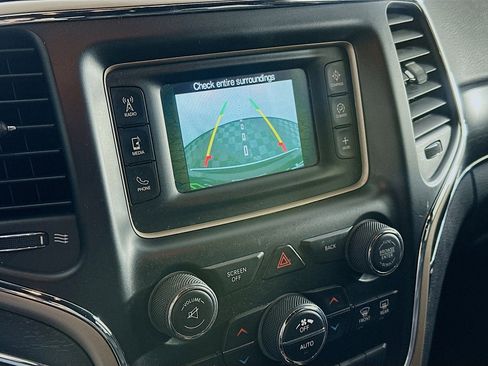 Used 2017 Jeep Grand Cherokee Limited image 23