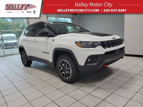 New 2026 Jeep Compass Trailhawk w/ Sun, Sound & Navigation Group AWD/4WD image 1