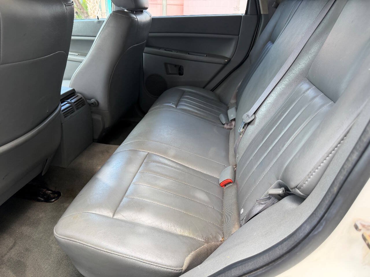 Used 2006 Jeep Grand Cherokee Laredo RWD image 8