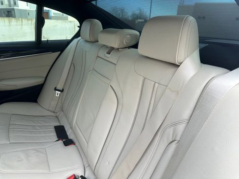 Used 2020 BMW M550i xDrive w/ Dynamic Handling Package image 21