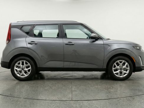 Used 2025 Kia Soul LX w/ LX Technology Package image 11