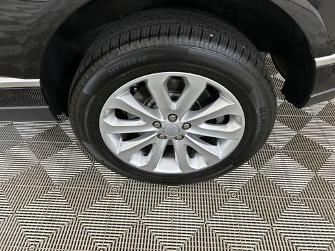 Used 2016 Land Rover Range Rover HSE image 9