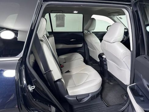 Used 2024 Toyota Grand Highlander AWD image 12