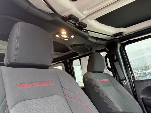 Used 2022 Jeep Wrangler Unlimited Rubicon w/ Cold Weather Group image 16