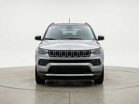 Used 2025 Jeep Compass Limited AWD/4WD image 2