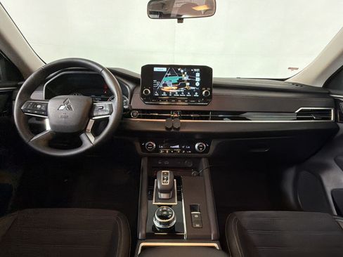 Used 2024 Mitsubishi Outlander SE FWD image 14