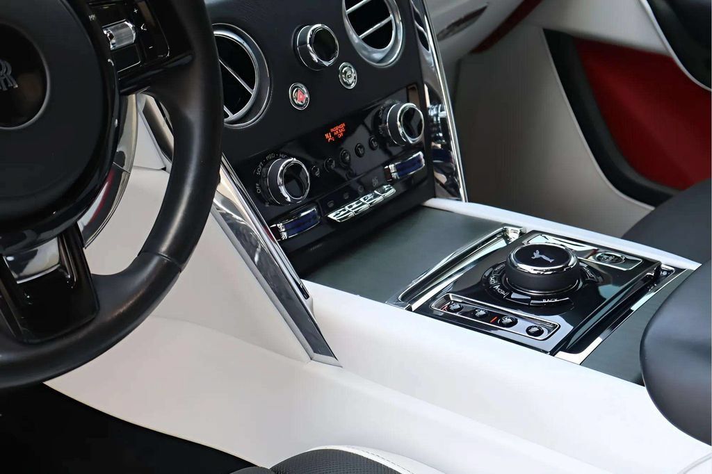 Certified 2019 Rolls-Royce Cullinan AWD/4WD image 6