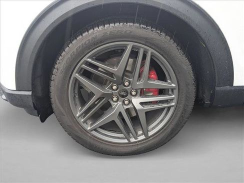 Used 2025 Ford Explorer ST image 28