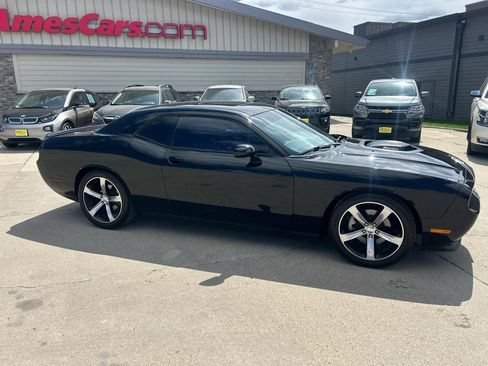 Used 2014 Dodge Challenger R/T RWD image 2