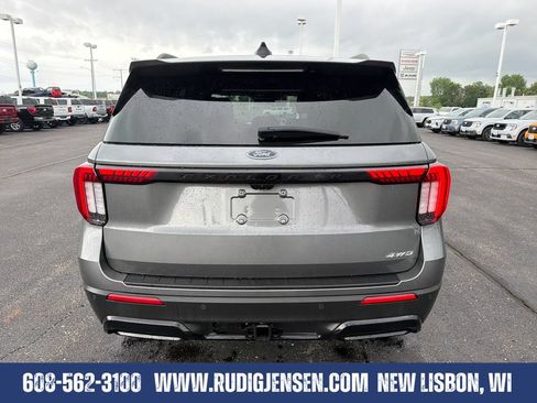 Used 2025 Ford Explorer ST-Line w/ ST-Line Street Pack AWD/4WD image 4