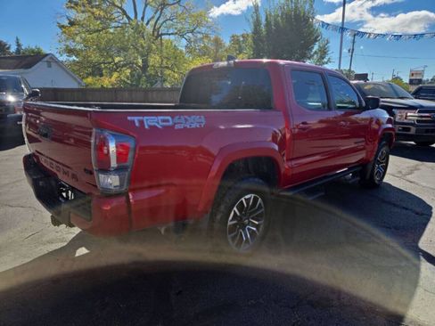 Used 2022 Toyota Tacoma TRD Sport w/ Technology Package image 7