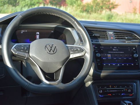 Used 2022 Volkswagen Tiguan SE image 22