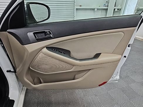 Used 2013 Kia Optima LX image 24