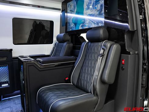Used 2024 Mercedes-Benz Sprinter 3500 image 40