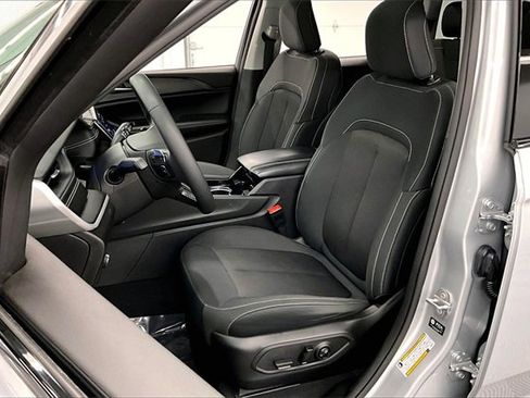 Used 2023 Jeep Grand Cherokee Laredo image 20