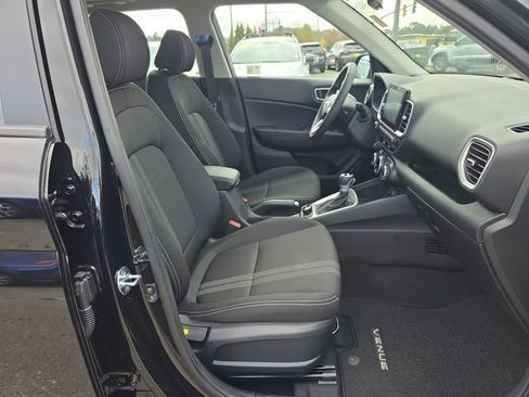 Used 2025 Hyundai Venue SEL FWD image 9