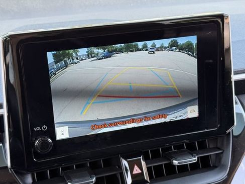 Used 2025 Toyota Corolla Cross XLE w/ Convenience Package AWD/4WD image 18