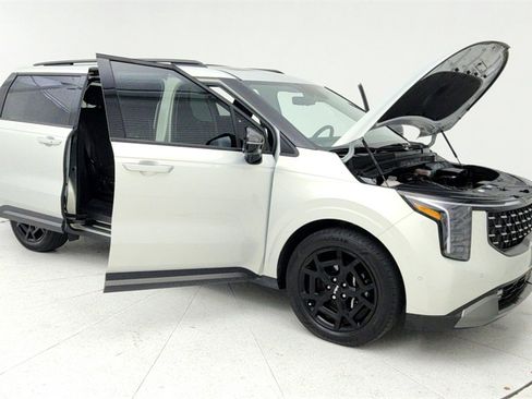 Used 2025 Kia Carnival SX Prestige image 13