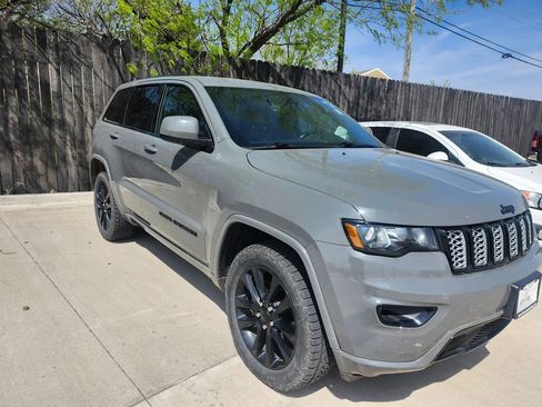 Used 2020 Jeep Grand Cherokee Altitude image 5