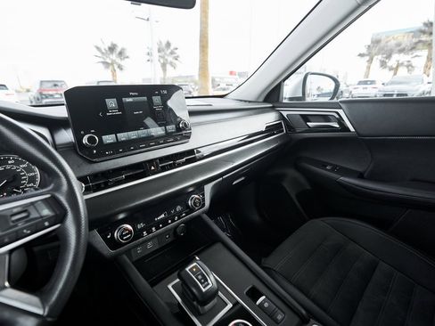 Used 2024 Mitsubishi Outlander SE image 39