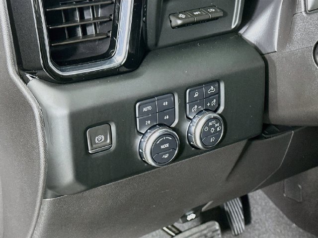 Used 2024 GMC Sierra 1500 Denali w/ Technology Package AWD/4WD image 26