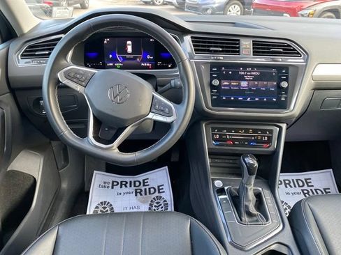 Used 2023 Volkswagen Tiguan SE w/ Panoramic Sunroof Package FWD image 8