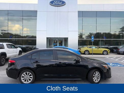 Used 2024 Toyota Corolla LE w/ LE Convenience Package FWD image 2