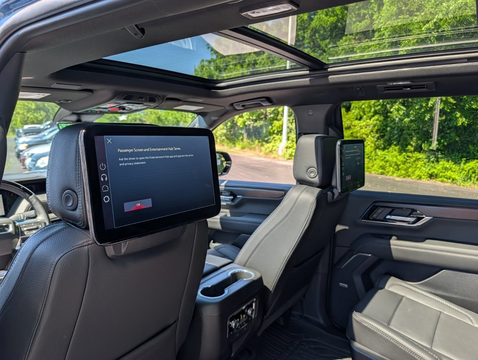 New 2026 GMC Yukon Denali w/ Denali Reserve Package AWD/4WD image 5