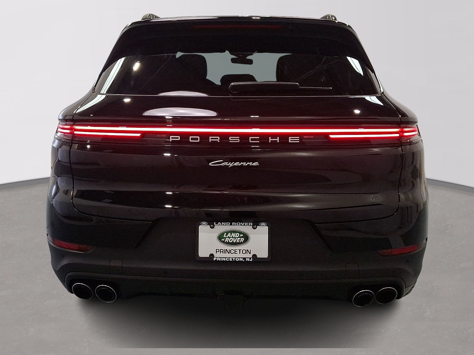 Used 2024 Porsche Cayenne AWD/4WD image 5