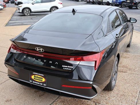 New 2025 Hyundai Elantra Limited image 6