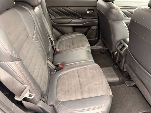 Used 2022 Mitsubishi Outlander LE image 26