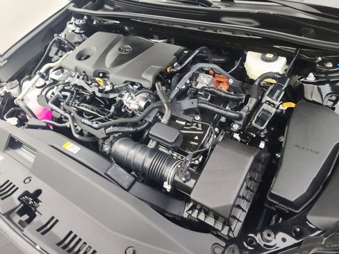 Used 2025 Toyota Camry SE image 37