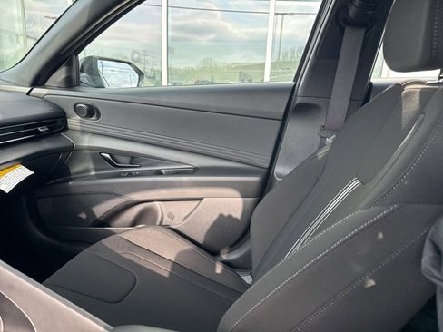 Certified 2025 Hyundai Elantra Sport image 42
