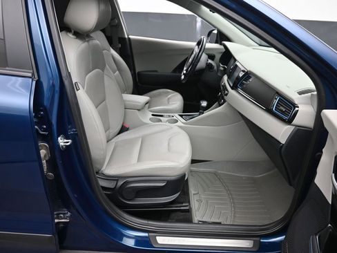 Used 2018 Kia Niro Touring FWD image 7