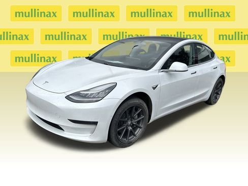 Used 2020 Tesla Model 3 Standard Range Plus image 5