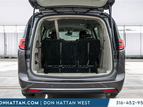 Used 2022 Chrysler Pacifica Touring-L image 36