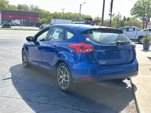 Used 2018 Ford Focus SEL w/ Cold Weather Package FWD image 4