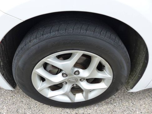 Used 2020 Chrysler Pacifica Touring-L FWD image 13
