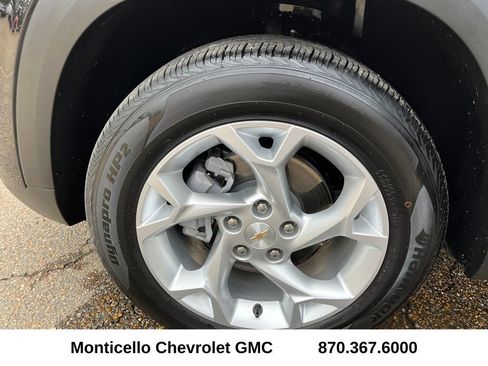 Used 2025 Chevrolet Trax LS w/ LS Convenience Package image 26