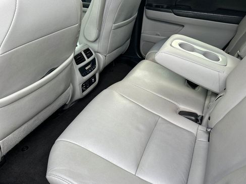 Used 2018 Honda Pilot Touring image 12